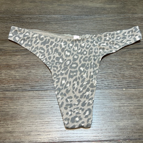 VICTORIA'S SECRET VERY SEXY High Leg Low Rise Thong String Panty Medium NWT - Picture 1 of 8